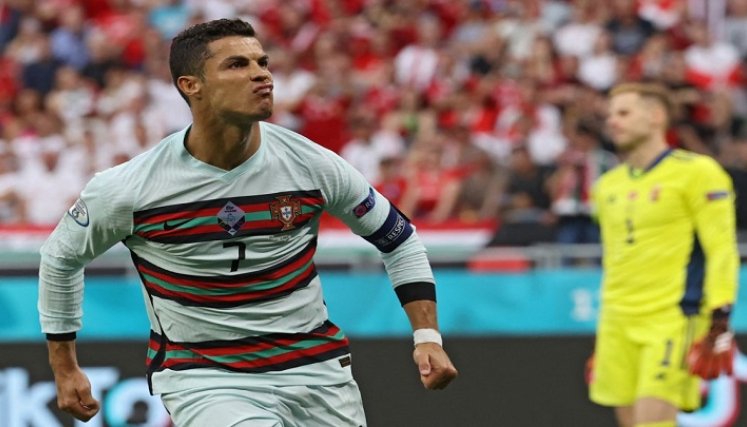 Cristiano Ronaldo celebra tras anotar el segundo gol de su equipo durante el partido de fútbol del Grupo F de la UEFA EURO 2020 entre Hungría y Portugal./Foto: AFP