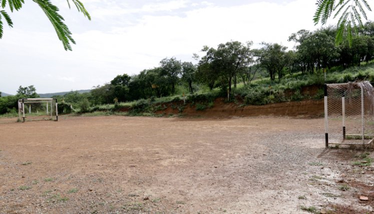 San Jerónimo cuenta con una cancha de tierra y un parque.