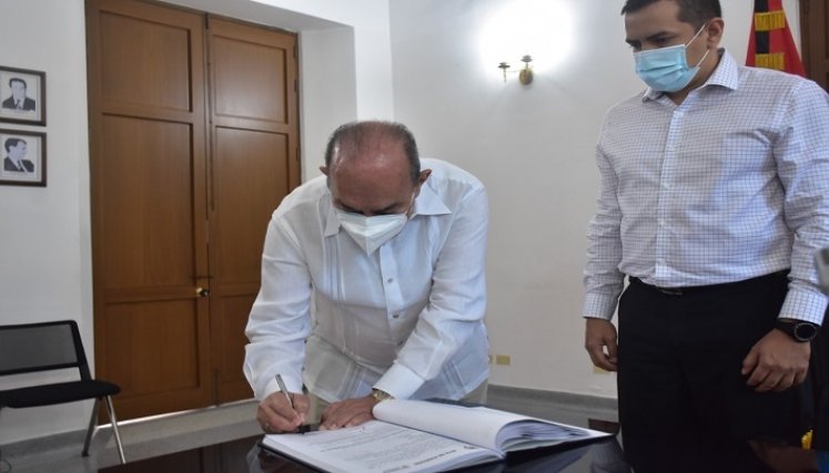 Héctor Parra se posesionó nuevamente como rector de la UFPS./Foto: cortesía