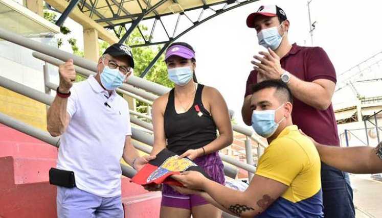 La tenista María Camila Osorio Serrano y el basquetbolista de silla de ruedas  Joan Vargas son las abanderados de los Olímpicos por el departamento.
