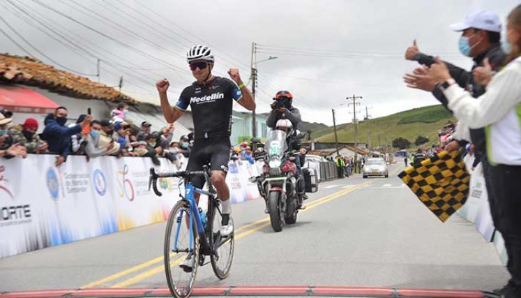Robinson Chalapud, ciclista del Team Medellín, triunfador en Berlín, Santander