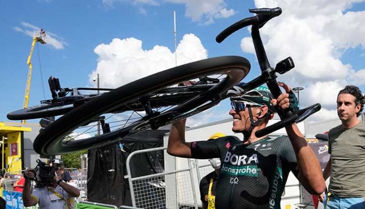 alemán Nils Politt (Bora) se impuso en la etapa  etapa 12 del Tour de Francia