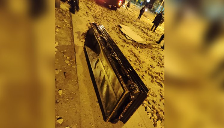 Vándalos robaron ataúdes para usarlos como escudos en Bogotá./Foto: Colprensa