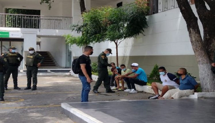Cinco capturados, dos presuntos 'Elenos' y uno de 'Los del Tren de Aragua'./Foto: La Opinión