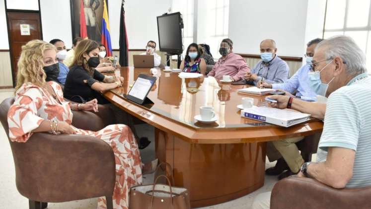 La firma del convenio se cumplió en el Palacio Municipal. / Foto cortesía