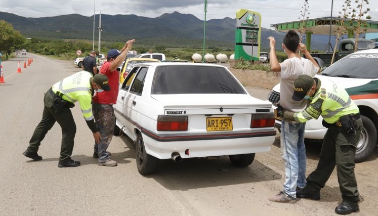Ayer, los uniformados se encontraban haciendo controles en el anilo vial oriental de la ciudad. Foto: Luis Alfredo Estévez/La Opinión