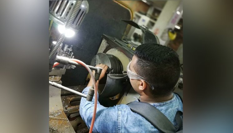Estudiante de Ingeniería en una de las visitas empresariales que se hicieron en el año 2019./Foto: Cortesía