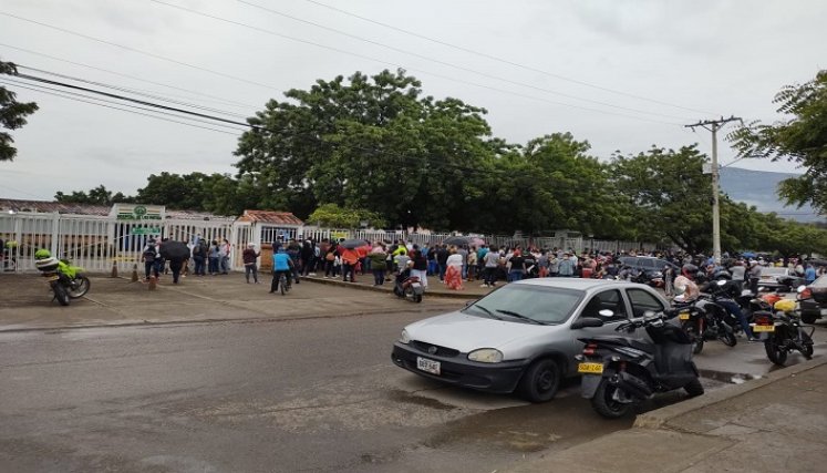 En Los Patios se registraron largas filas en los tres puntos autorizados. / Cortesía/ La Opinión 