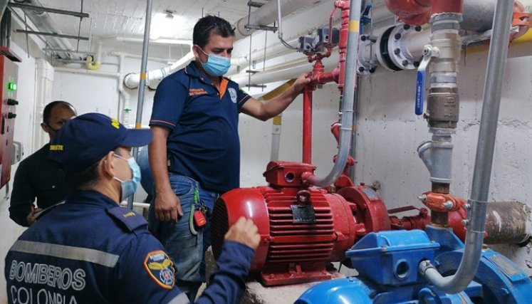 En promedio, Bomberos de Cúcuta realizan 4 mil inspecciones en el año a inmuebles, para verificar las medidas de prevención y seguridad. / Foto Cortesía