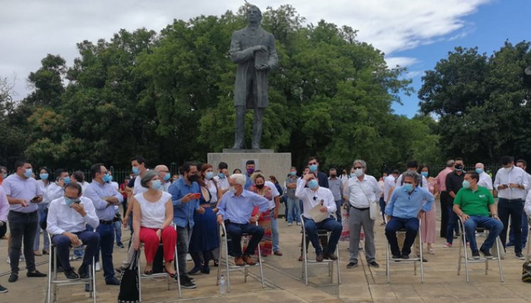  Los senadores Angélica Lozano y Antonio Sanguino, Viviana Barberena, del Ejecutivo Nacional del partido, el exgobernador Carlos Amaya y Sergio Fajardo son algunos de los asistentes. / Foto: La Opinión