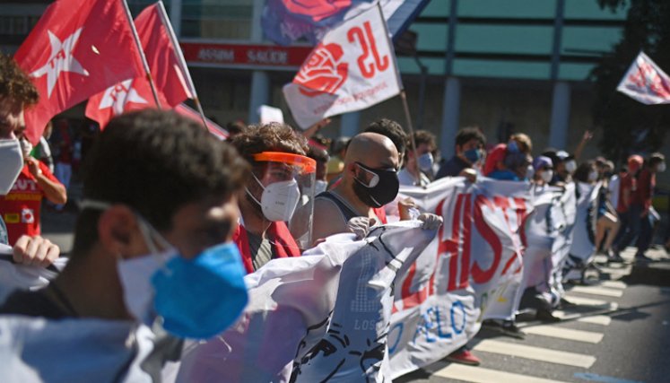 Brasileños volvieron a las calles para protestar contra el presidente Bolsonaro, que será investigado por supuestamente no denunciar sospechas de irregularidades en la negociación de vacunas. 