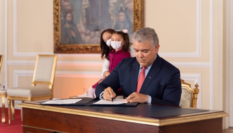 Duque afirmó que la norma se ajusta a la Constitución, en tanto es una "causa garantista" pues para verificar que hay un "debido proceso, la doble conformidad opera automática una vez hay una sanción de primera instancia". / Foto: AFP
