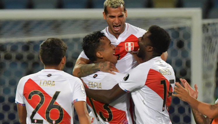 , Perú jugará con el vencedor del duelo que disputaban esta noche en Rio de Janeiro Brasil y Chile. / Foto: AFP