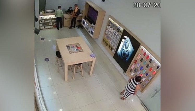 El hecho quedó grabado en cámaras de seguridad.