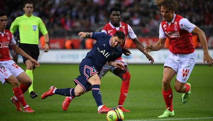 El argentino Lionel Messi hizo su estreno hoy con el París Saint Germain.