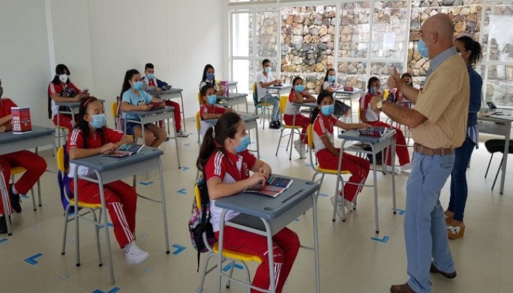 Luego de año y medio, los niños regresan a clases en Ocaña. Paulatinamente se normaliza la situación tanto en la zona rural como urbana.