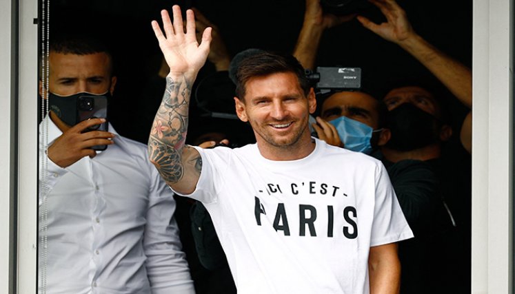 Lionel Messi a su llegada a Paris.