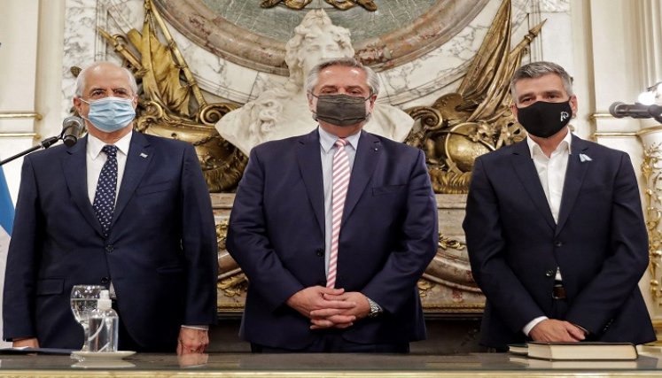 Ante la andanada de críticas de propios y adversarios que desató la publicación de la foto