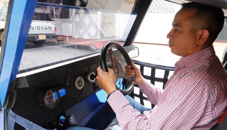 Conduciendo el carro solar.