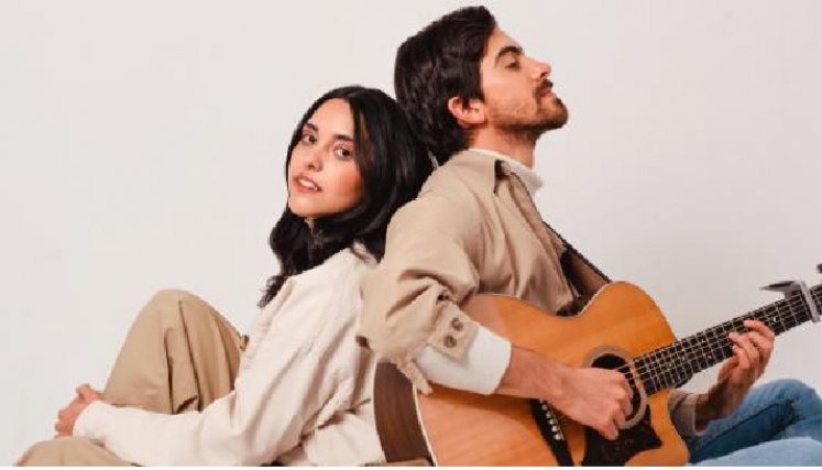 El cucuteño Sebastián Peña canta 'Réplicas' con Camila Borrero