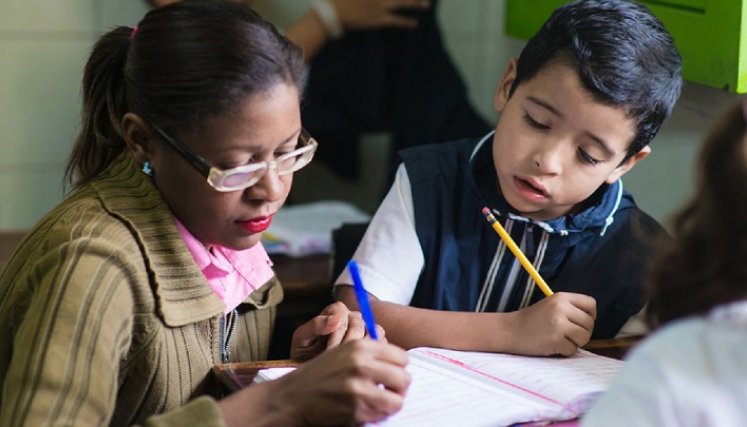Muchachos recién graduados están impartiendo clases a los niños en varias zonas rurales del estado Táchira por falta de docentes.