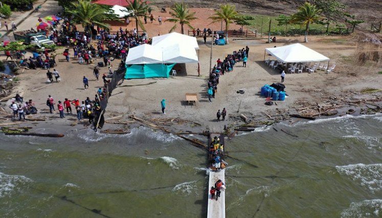 Aunque la oferta de botes clandestinos es amplia, los migrantes la descarta por "miedo" a ahogarse durante la travesía./AFP