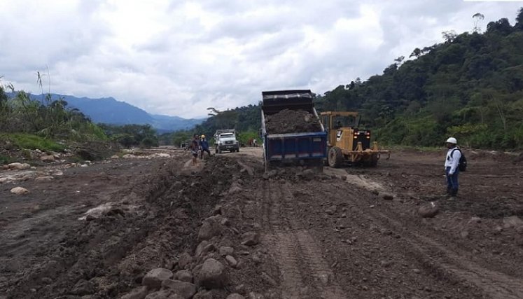 Por la parte baja del deslizamiento se apertura la variante provisional. Foto: Cortesía / La Opinión.