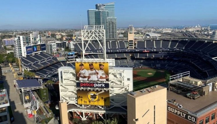 Una mujer y su hijo mueren por caída en un estadio de Grandes Ligas de béisbol./Foto: AFP