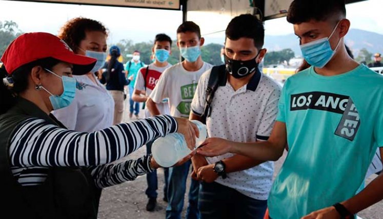El corredor humanitario empezó a funcionar desde hoy por los puentes internacionales./Foto Cortesía