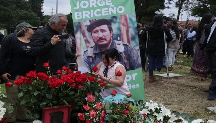 En el cementerio del Apogeo se realizó un homenaje al 'Mono Jojoy'. /(Colprensa
