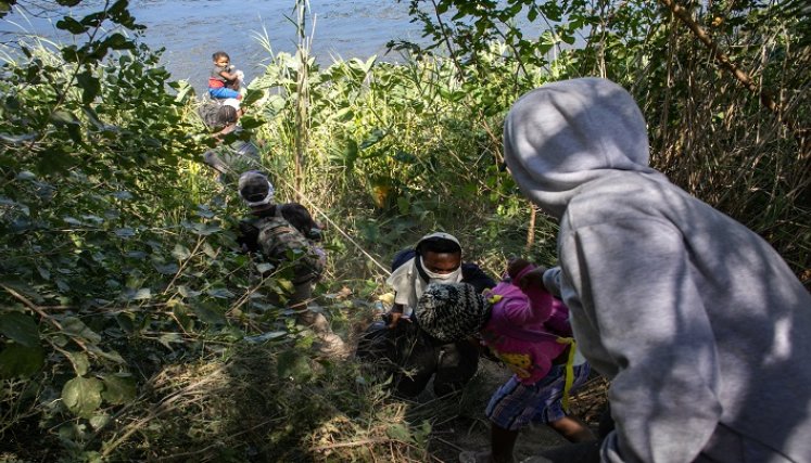El operativo fue desplegado luego de que el INM anunciara que los extranjeros deben retornar a los lugares donde radicaron sus solicitudes./AFP