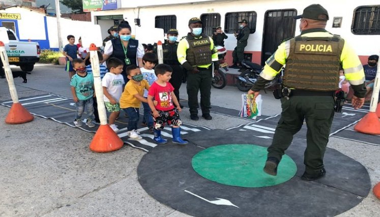 Buscan crear cultura ciudadana para respetar las normas de tránsito. / Cortesía/ La Opinión 