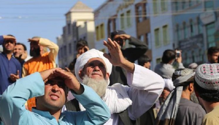Talibanes cuelgan cadáveres de secuestradores en plazas./Foto: Internet