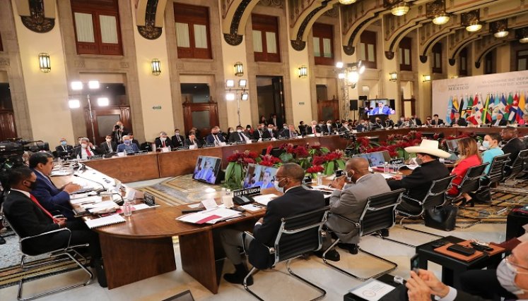 El presidente venezolano Nicolás Maduro pronunciando su discurso durante la Sexta Cumbre de la Comunidad de Estados Latinoamericanos y Caribeños (CELAC) en el Palacio Nacional de México./AFP