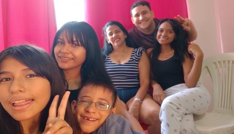 La familia 10 meses después del desastre natural, ha podido recuperar algo de su estilo de vida.