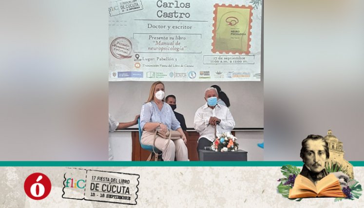 El médico Carlos Castro Hernández  presentó su libro  titulado 'Manual de Neuropsicología'. / Foto: Cortesía