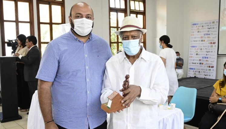 Juan Pablo Bayona Galvis (izquierda) ganó en la categoría Fotografía. 