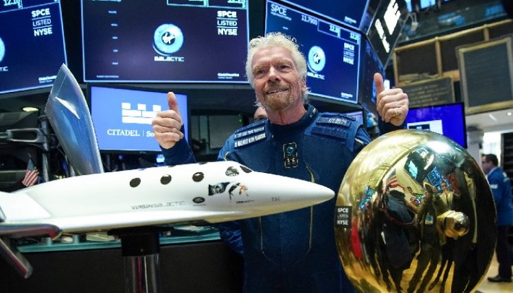 Despega nave para grabar película en el espacio