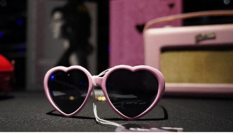 Subastan ropa y objetos de Amy Winehouse
