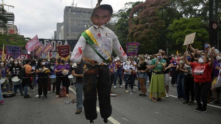 En Brasil está vigente la "Campaña Nacional ¡Fuera Bolsonaro", respaldada por una decena de partidos de izquierda, centrales sindicales y el grupo Direitos Já! que reúne a líderes de 19 bancos. / AFP