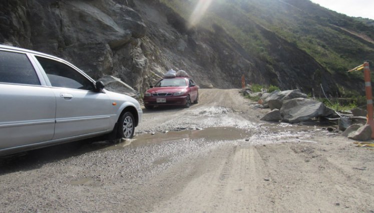 Atenderán los puntos más criticos de la carretera. Foto Roberto Ospino/La Opinión.