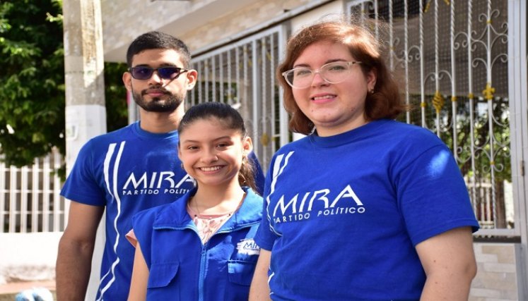 De izquierda a derecha, Cristian Roa, Sara Martínez y Lina Hernández. / Foto  Pablo Castillo / La Opinión.