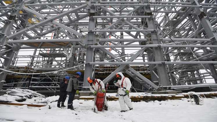 "La Unión Soviética no pudo desarrollar este yacimiento", explicó Kazikaiev frente a la planta, cuya construcción comenzó en 2019 y debe concluir en 2022./AFP