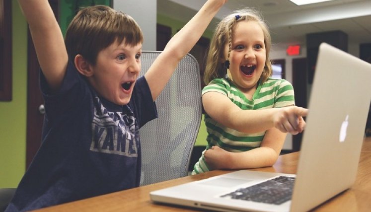 Piden regular internet en los niños