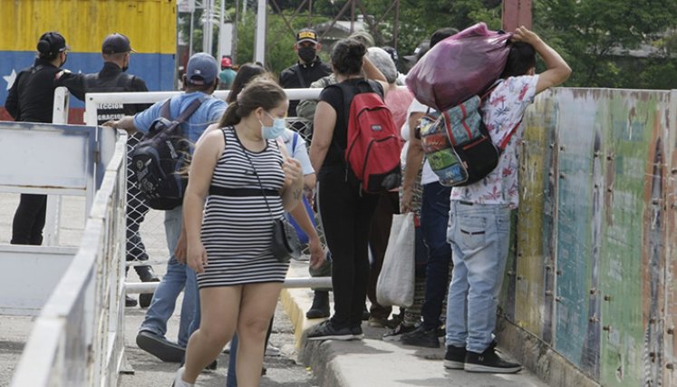 Tránsito de personas en la frontera colombovenezolana.
