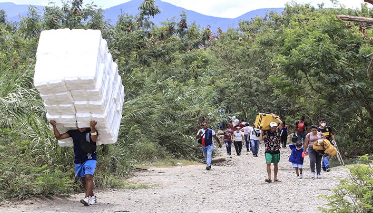 Trocha que comunica a Venezuela con Colombia