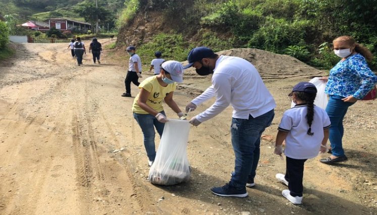 Los niños aprenden la importancia de generar ambientes libres de contaminación.