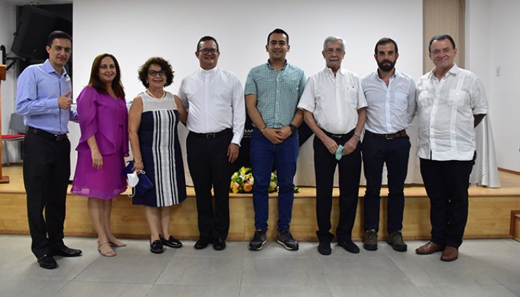 Darío Higuera, Fabiola García Herreros, María Lourdes García Herreros,  padre Harold Castilla, José Miguel Bonilla, Gonzalo Unda, Francisco José Unda y Julio César García Herreros.