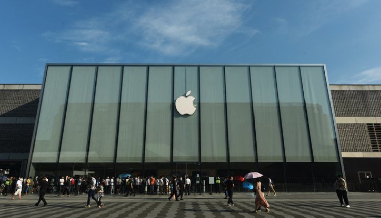 Apple, que comenzó en 1976 en un garaje del entonces joven Silicon Valley, cambió la vida cotidiana de cientos de millones de personas con sus computadoras y accesorios.