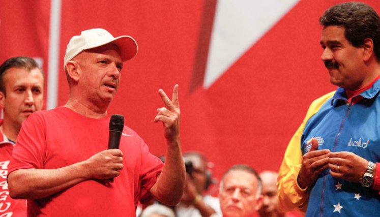 Luego de ser figura de peso en el chavismo, Carvajal (izquierda) fue repudiado por el gobierno de Nicolás Maduro (derecha). / Foto: Archivo)